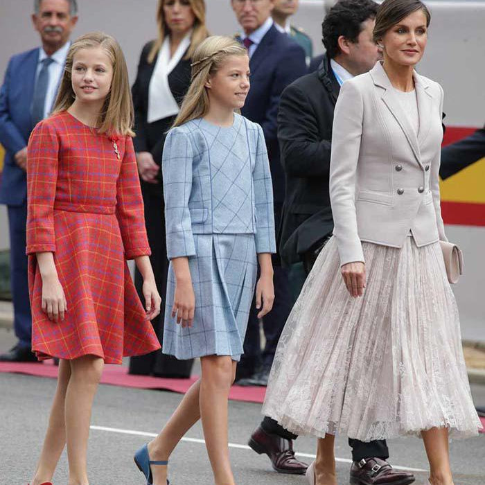 LA PRINCESA LEONOR Y LA INFANTA SOFÍA CALZAN ELI EL DÍA DE LA HISPANIDAD