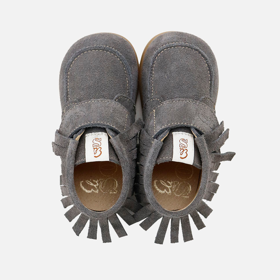 Botitas barefoot con flecos en serraje antracita Elisoft | Eli 1957