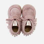Botitas barefoot con flecos en serraje rosa Elisoft | Eli 1957