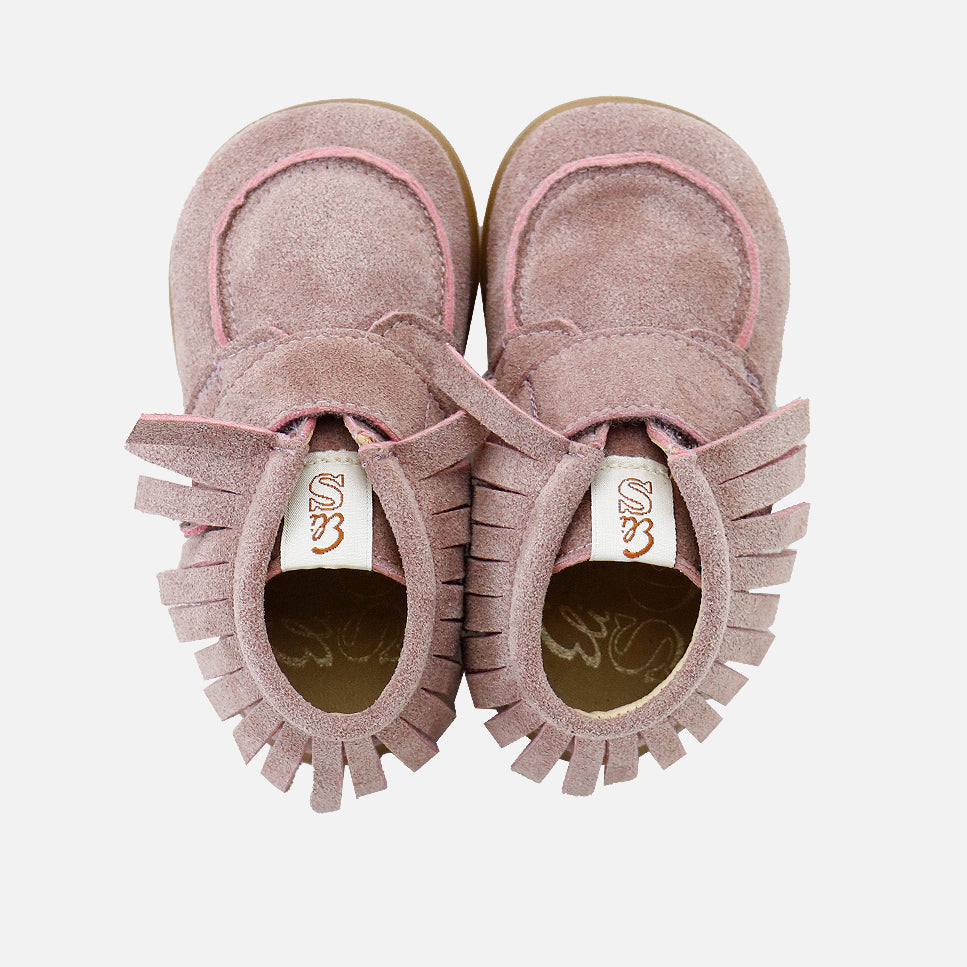 Botitas barefoot con flecos en serraje rosa Elisoft | Eli 1957