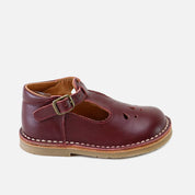 Zapato Pepito clásico de piel burdeos con hebilla y picados  Eli Classics | Eli 1957