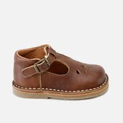 Zapato Pepito clásico de piel marron con hebilla y picados  Eli Classics | Eli 1957