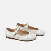 Merceditas piel charol arrugado beig hojas Papanatas | Eli 1957