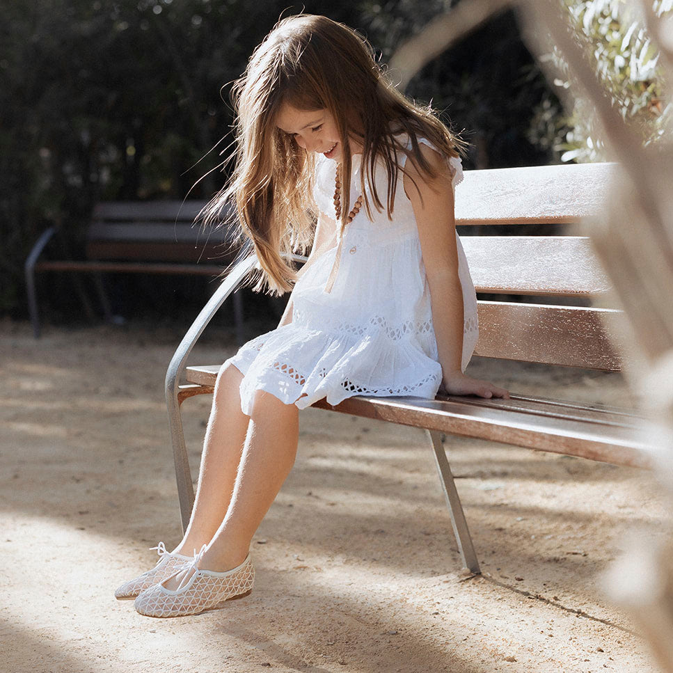 Bailarina blanca con rejilla y lazada papanatas| ELI 1957