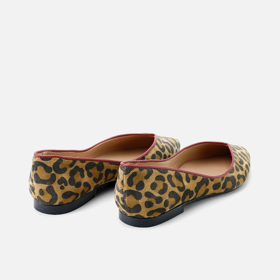 Pointed-toe animal print ballet flats | Eli 1957