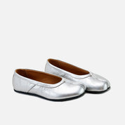 Ballerines d'inspiration japonaise en cuir métallisé argenté Eli | Éli 1957