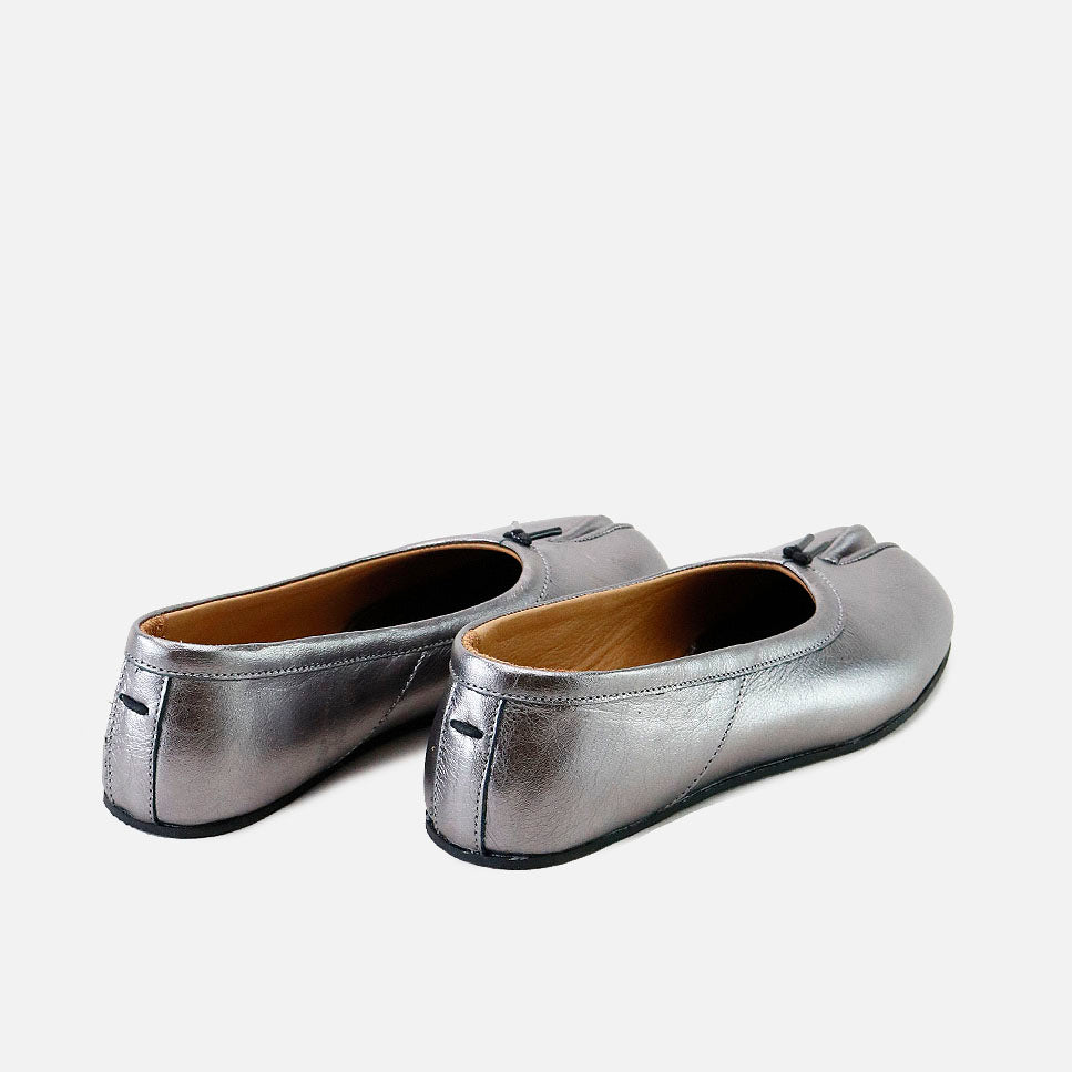 Ballerines en cuir métallisé plomb d'inspiration japonaise Eli | Éli 1957