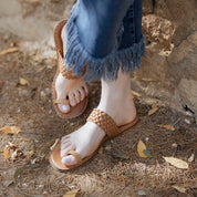 Sandalia dedo tira trenzada cuero papanatas | Eli 1957