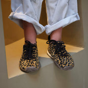 Zapatillas barefoot de piel serraje velour leopardo con cordones Eli Soft | Eli 1957