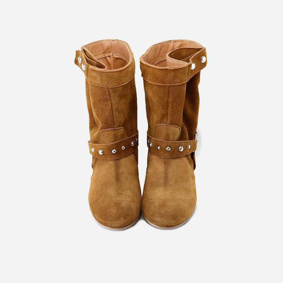 Bota campera de serraje velour sigaro con hebillas y tachuelas Eli | Eli 1957