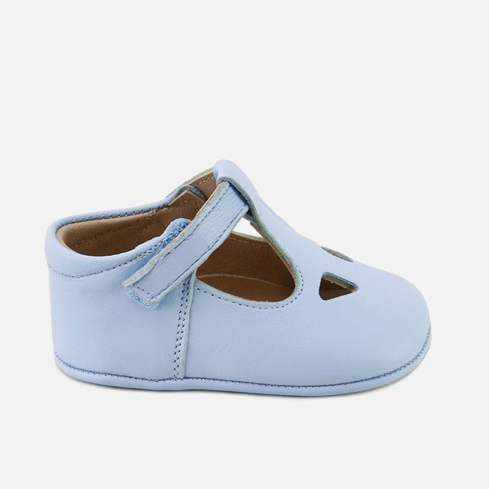 Zapatito-Perforado-Bebe-Celeste-Cucada.jpg