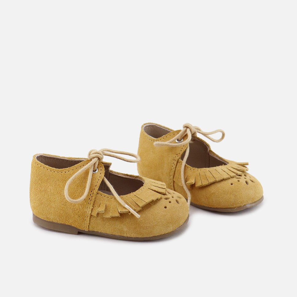 Zapatitos-Flecos-Mostaza-Primeros-Pasos-Cucada-2.jpg