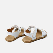 Sandalias barefoot piel blanca flores troqueladas Elisoft | Eli 1957